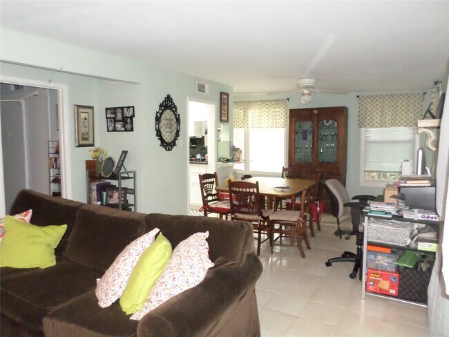 Photo - 1715 Banks St Unit C