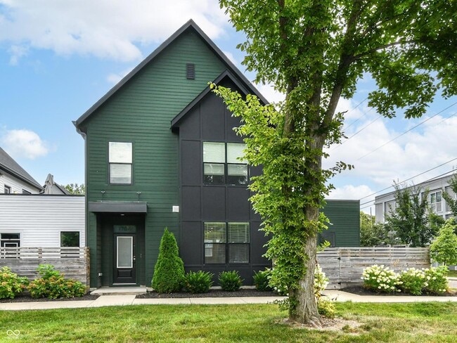 1704 Rosette Wy