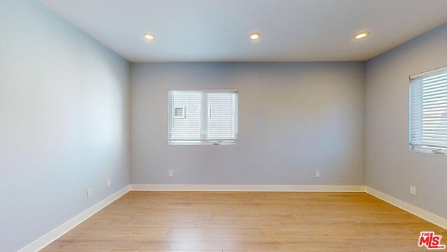 Photo - 146 1/2 Rosemont Ave