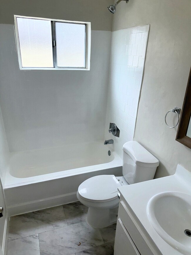 Photo - 15531 Belshire Ave Unidad 5