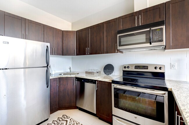 Photo - 77 Gerrard West