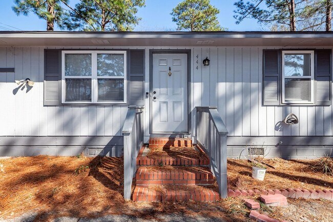 Photo - 444 Academy Rd