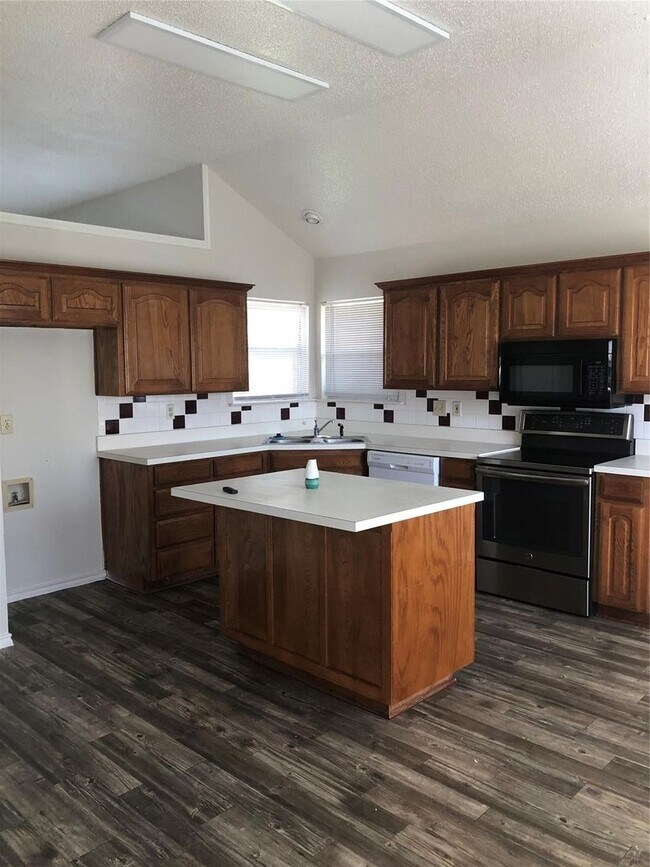 Photo - 1417 Warwick Dr