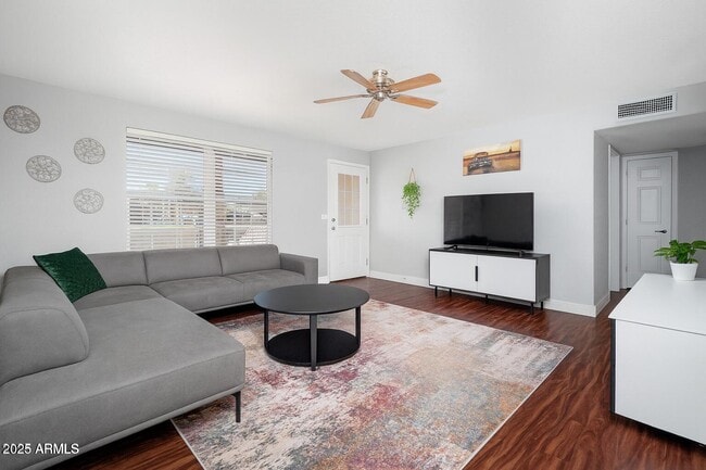 Photo - 307 W Piute Ave