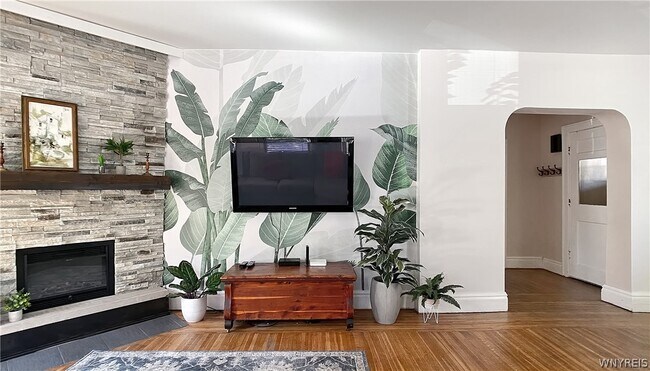 836 Richmond Ave