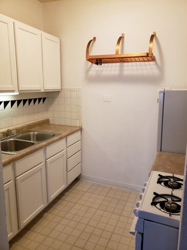 Evelyn Apartments