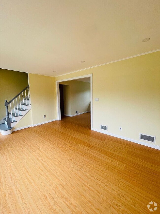 Building Photo - 428 W Broadway Rental