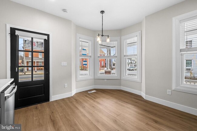 Building Photo - 320 W King St Unit 1