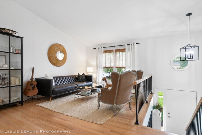 Photo - 685 Milton Dr