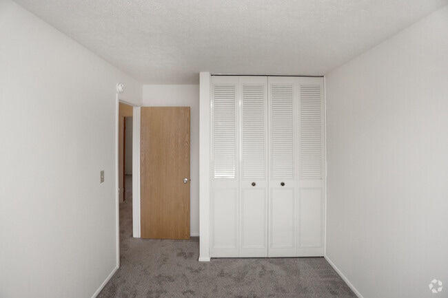 3BR, 1.5BA - 1211 SF