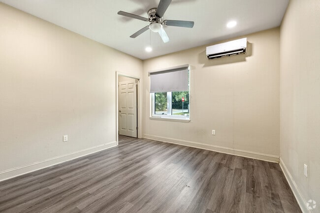 2BR, 1BA - 714SF - Living Room - Platform Bainbridge