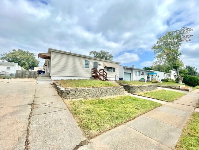 Building Photo - Spacious Ranch in Old Towne – Incredible V...
