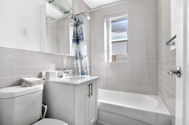 Building Photo - 151 St George St Unit 00507