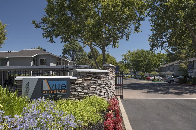 Building Photo - Vue at the Lake Rental