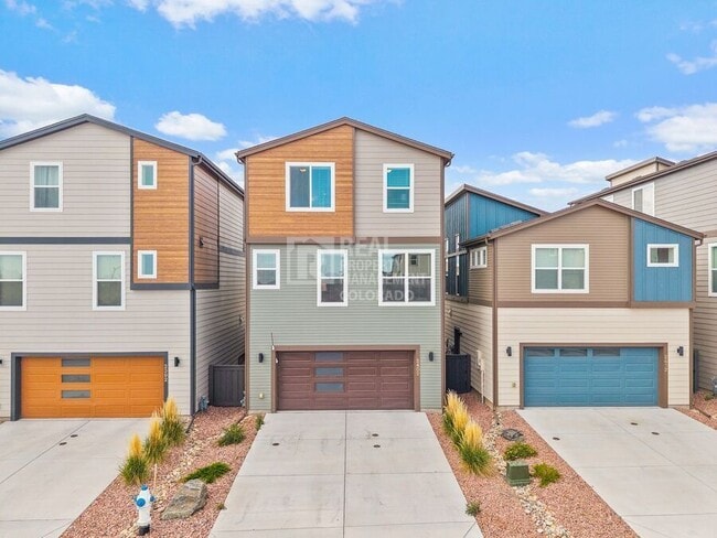 Building Photo - 2402 Pony Club Ln
