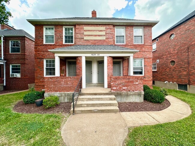 Building Photo - 4633 Jamieson Ave Unit 2N Rental