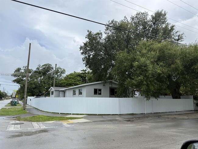 Building Photo - 800 NW 67th St