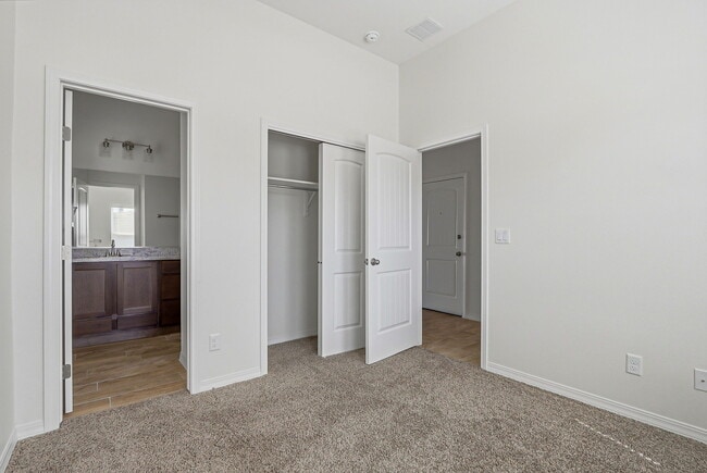 Photo - 905 Louisiana Downs Ave