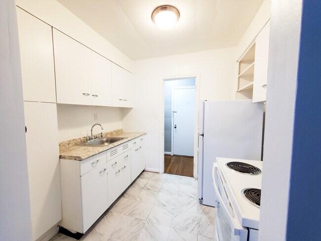 Parkway Manor Apartments