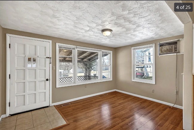 Photo - 3-Bedroom Home + Bonus Room in SE Springfield