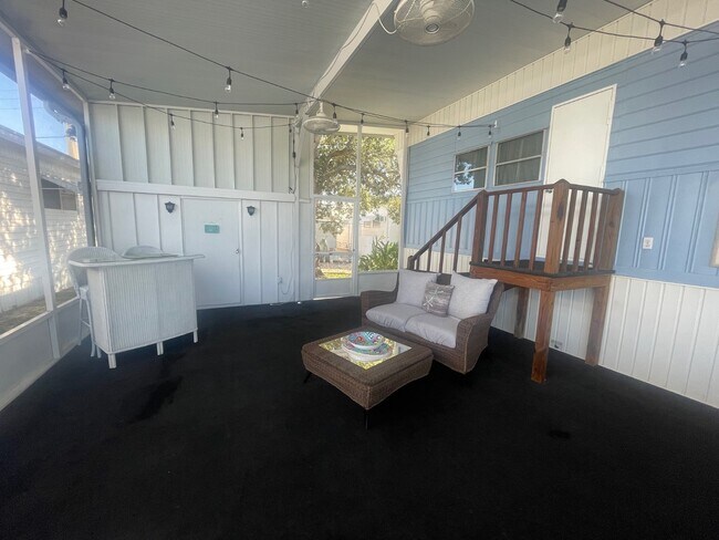 6909 Marlin Ln