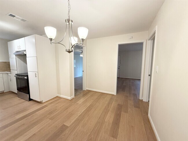 Photo - 8 Piney Way