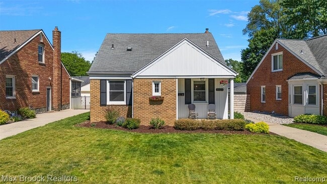 Building Photo - 4420 Elmwood Ave