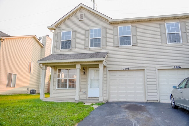 Building Photo - 2208 Rebecca Cir