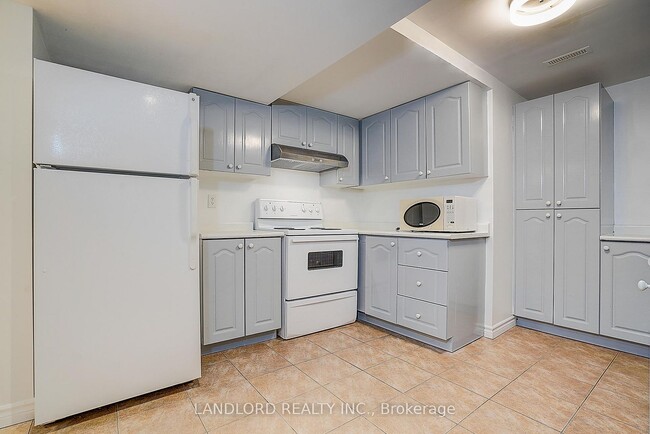 Photo - 8 Wood Dale Rd Unit Lower