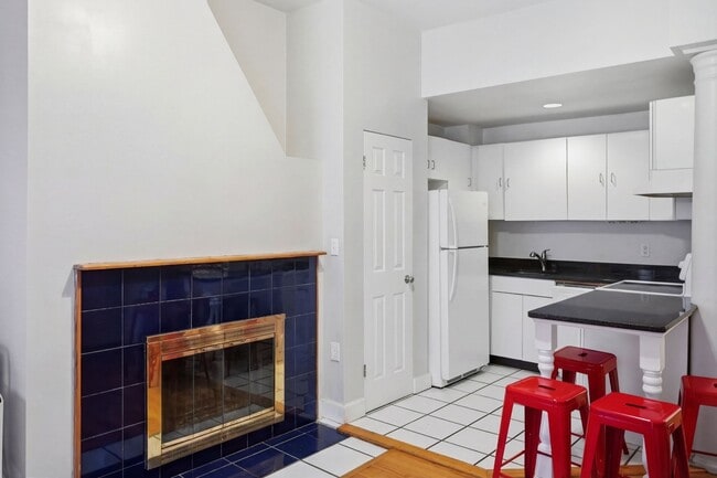 Building Photo - 20 Symphony Rd Unit 2
