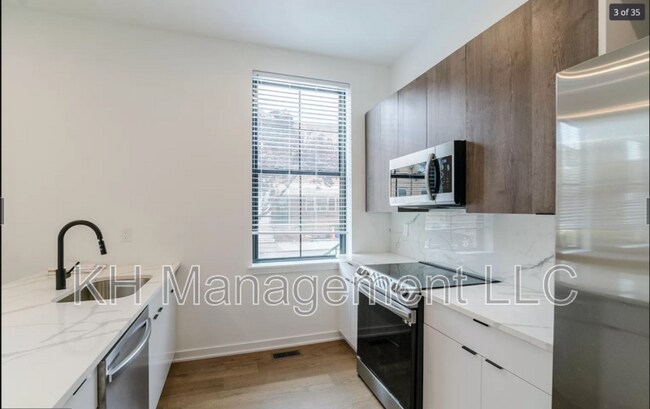 Photo - 640 Moore St