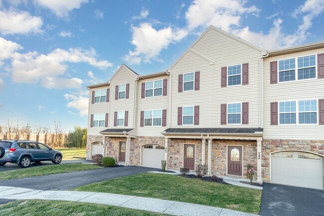 Photo - 282 Fieldstone Ct