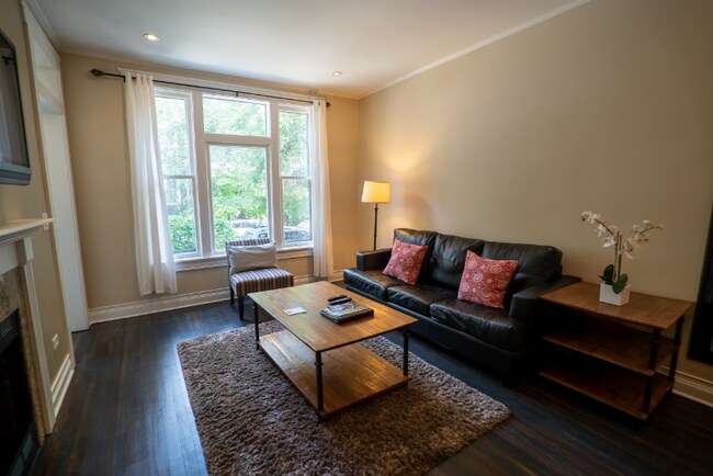 Building Photo - 3238 N Hoyne Ave