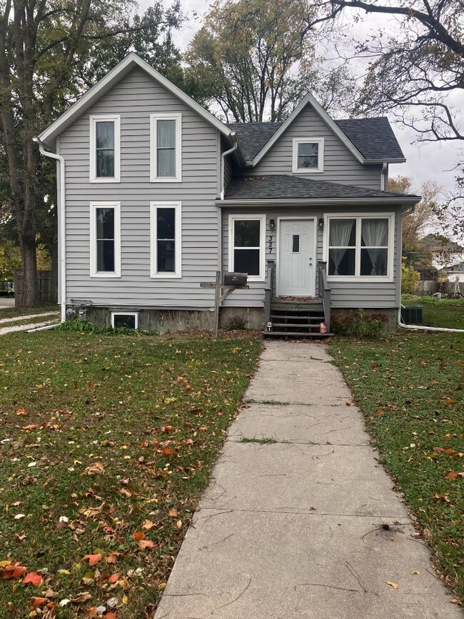 Building Photo - 327 Elm Ave