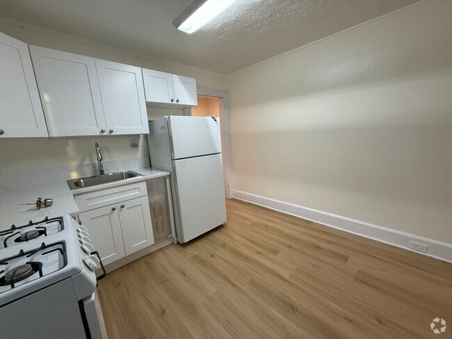 Building Photo - 183 Broad St Rental