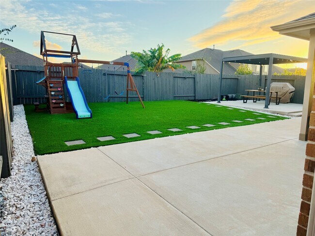 Photo - 18227 Grayson Blf Wy