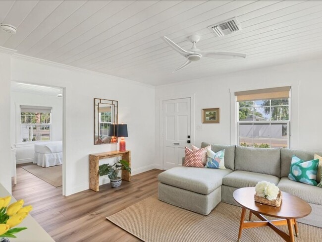 Photo - 2082 Webber St