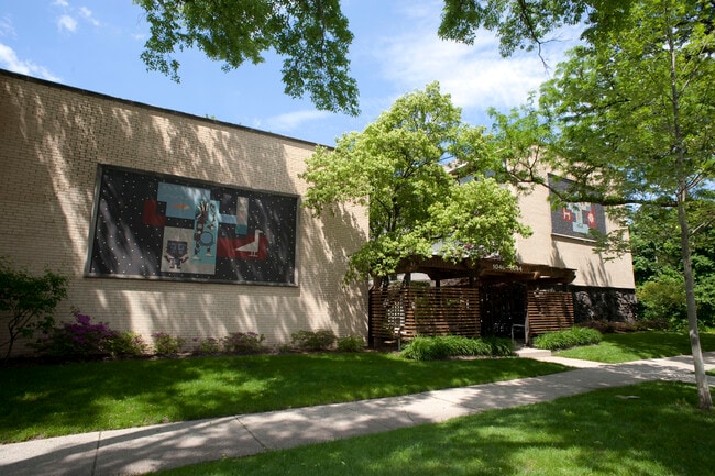 Building Photo - 1044 Ontario St Unit 2C