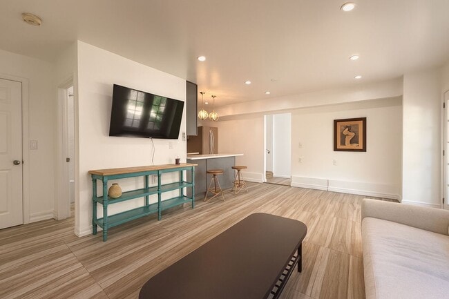 Photo - 1174 Coldwater Canyon Dr