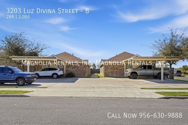 Building Photo - 3203 Luz Divina St