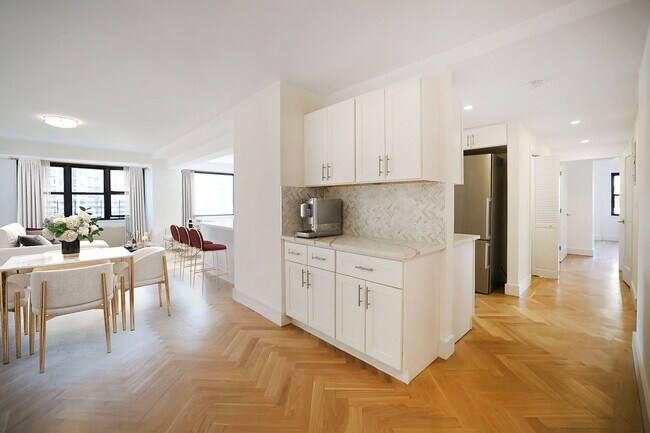 Photo - Lexington Towers