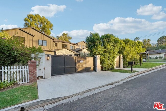 Photo - 5124 Calvin Ave