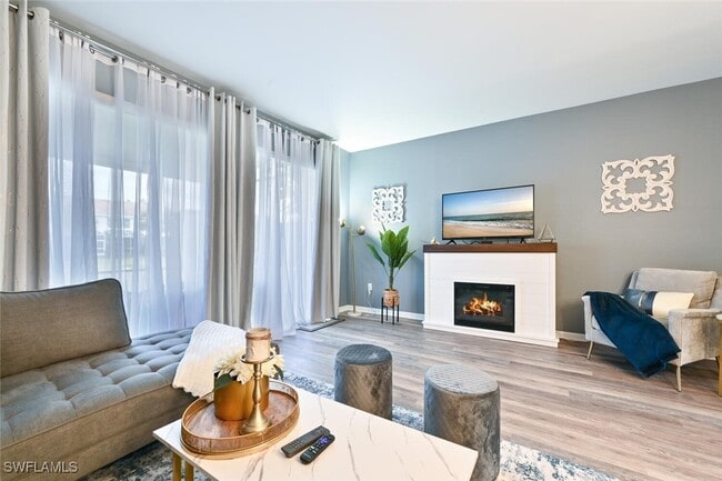 Photo - 981 Hampton Cir