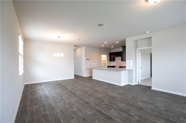 Photo - 505 Naset Dr