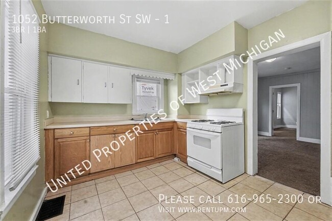 Photo - 1052 Butterworth St SW Unit 1
