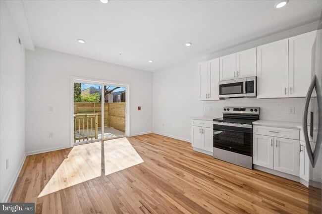 Photo - 1645 N Marshall St