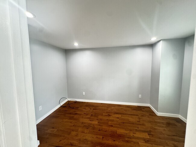 48 Charterhouse Ave