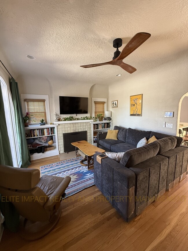 Photo - 2548 E 3rd St