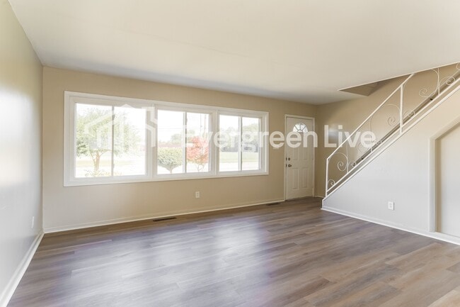 Photo - 4663 E Livingston Ave