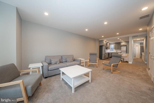 Building Photo - 524 S 3rd St